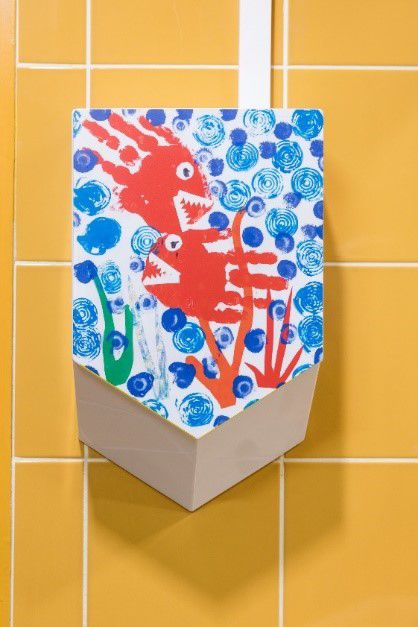 hygiène des mains à l'école : un sèche-main Dyson Airblade V™ dessiné